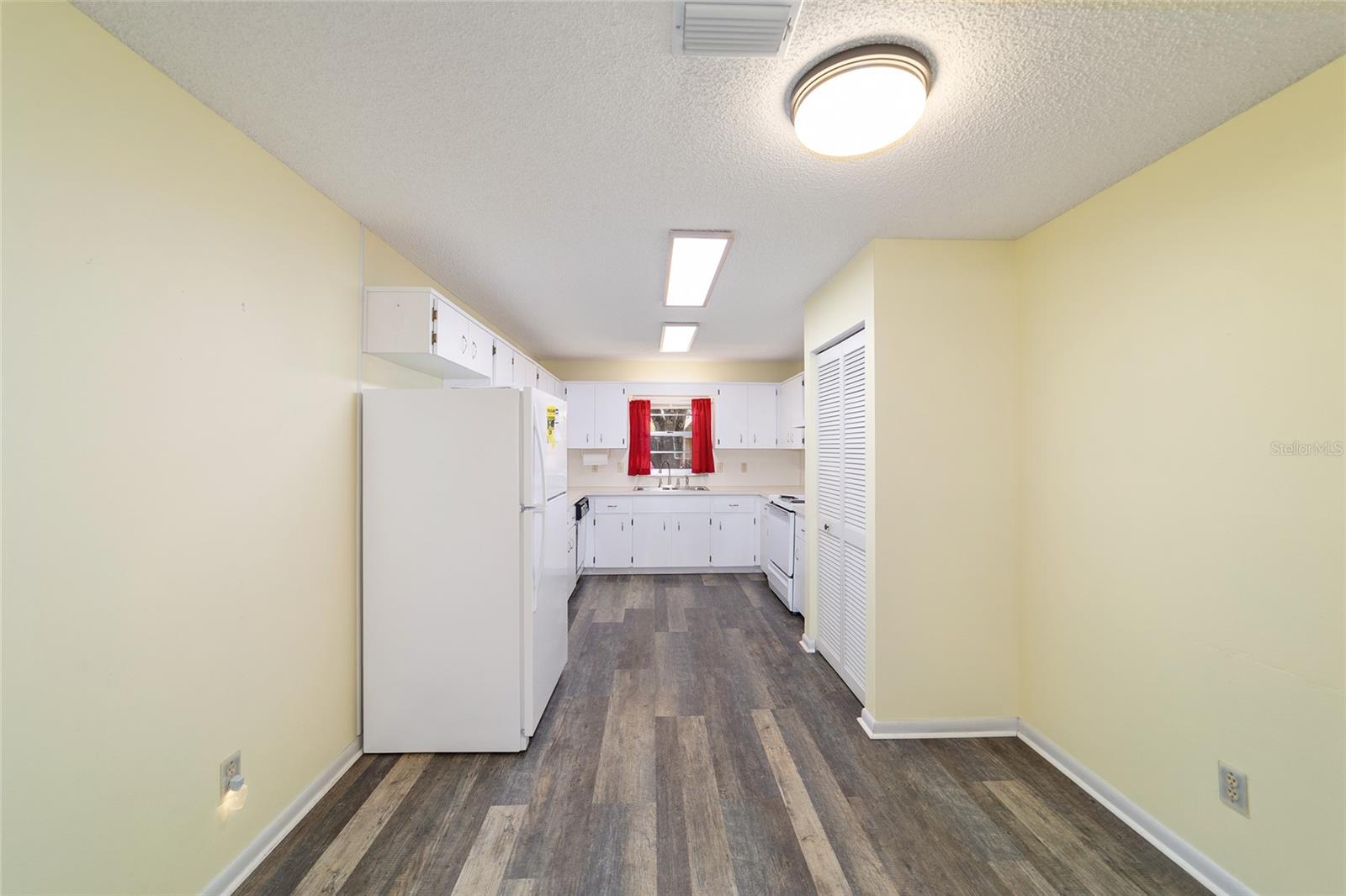 ON TOP OF THE WORLD - Residential