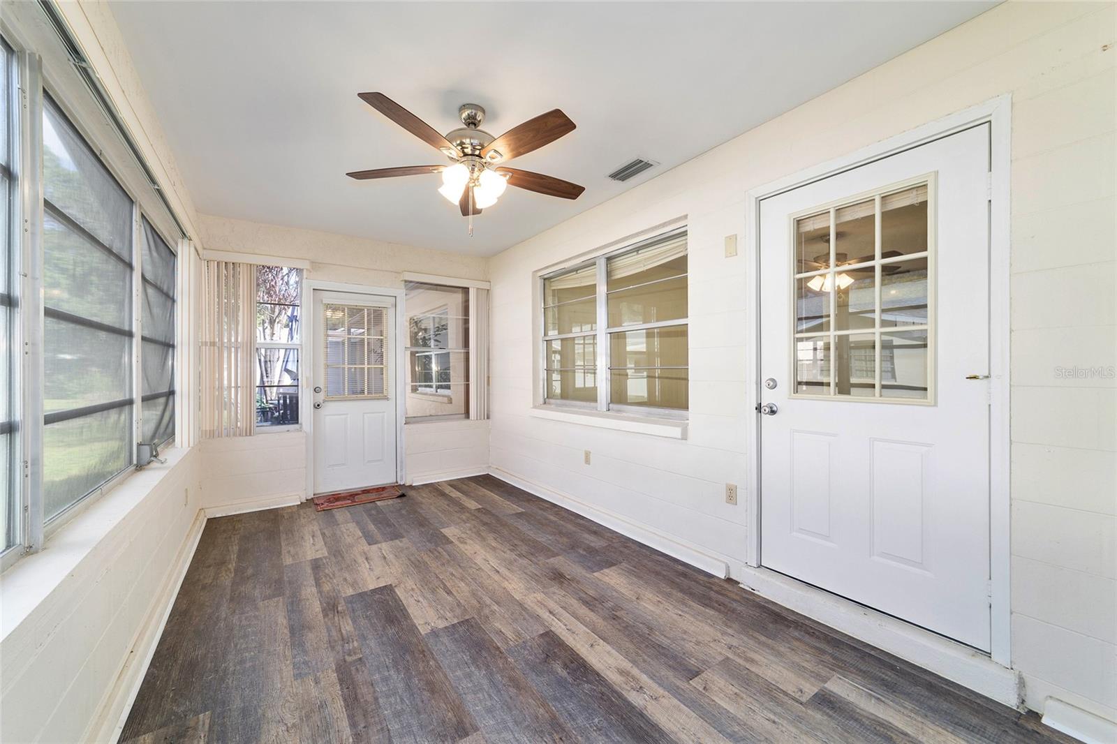 ON TOP OF THE WORLD - Residential