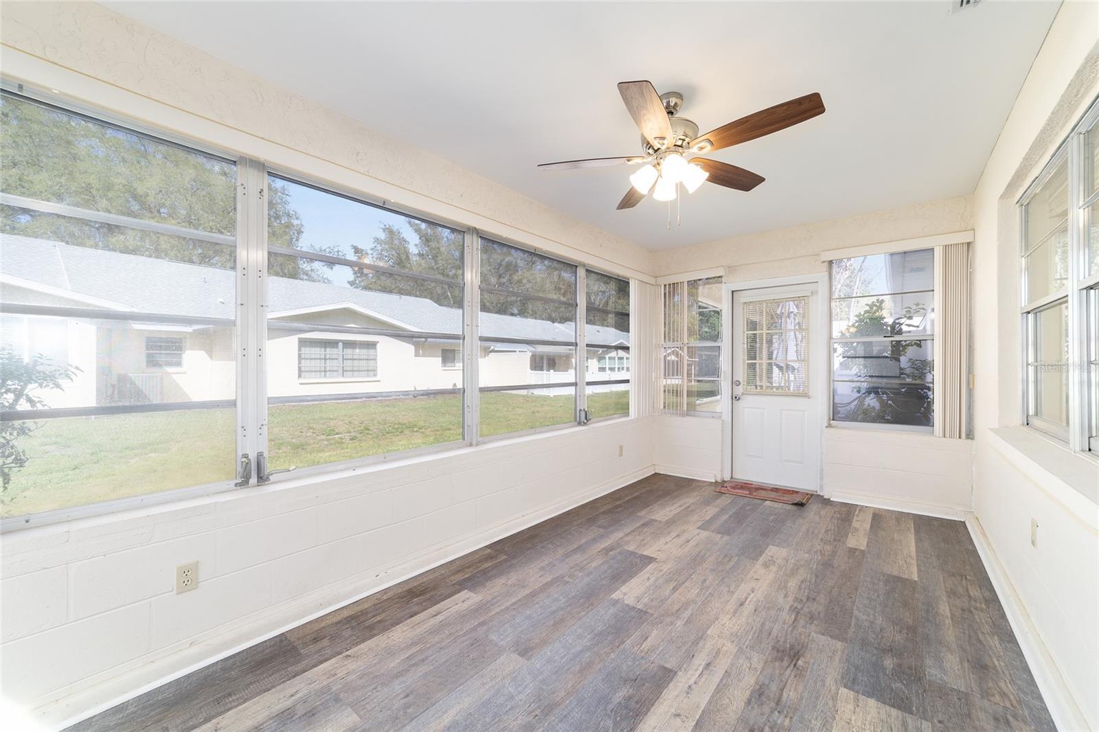 ON TOP OF THE WORLD - Residential