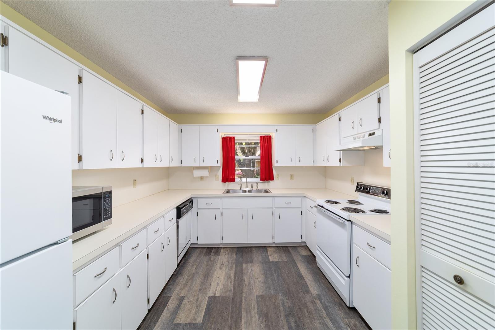 ON TOP OF THE WORLD - Residential