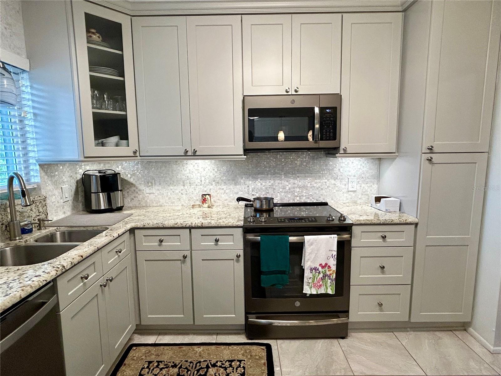 ON TOP OF THE WORLD - Residential