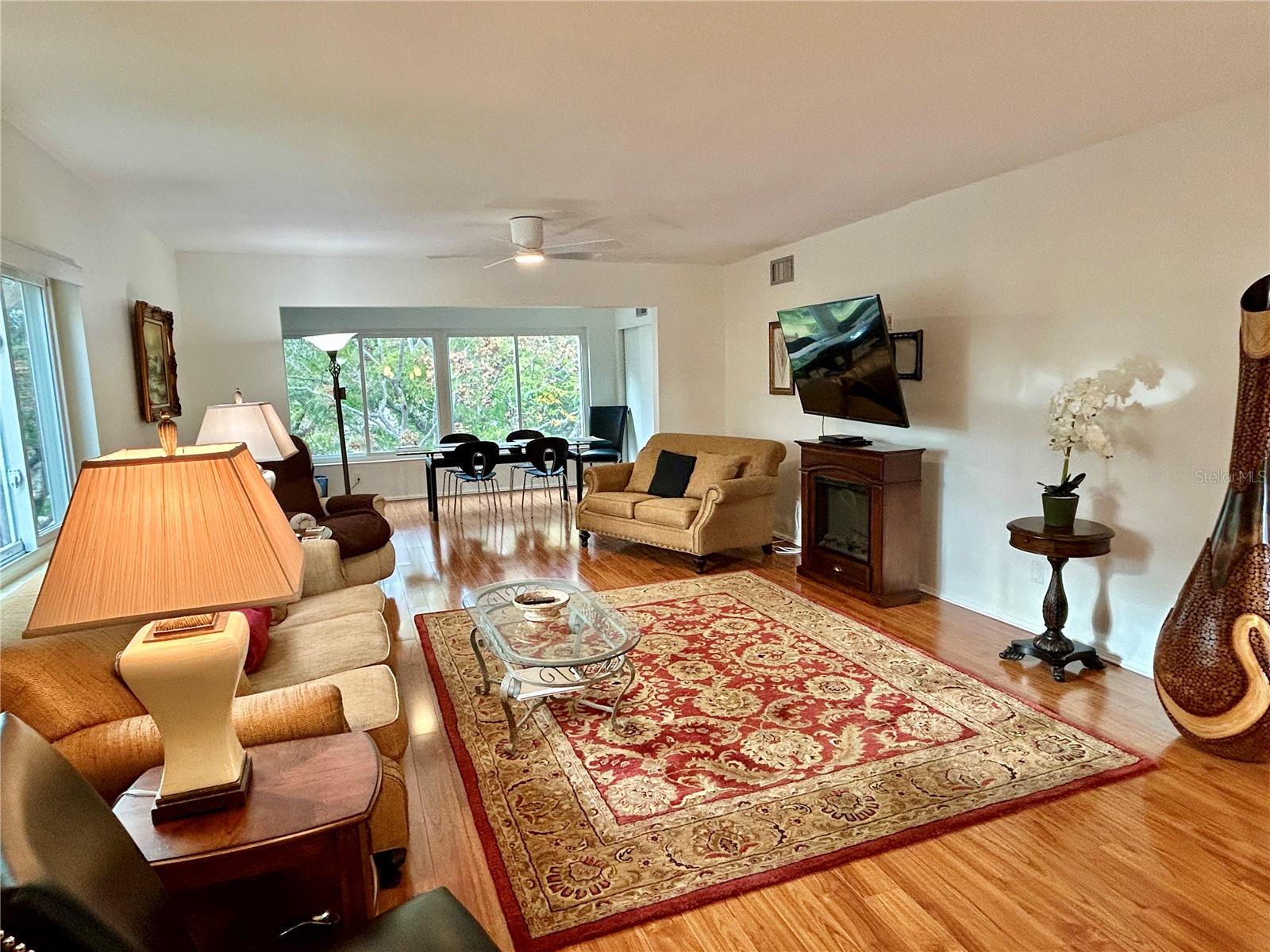 ON TOP OF THE WORLD - Residential