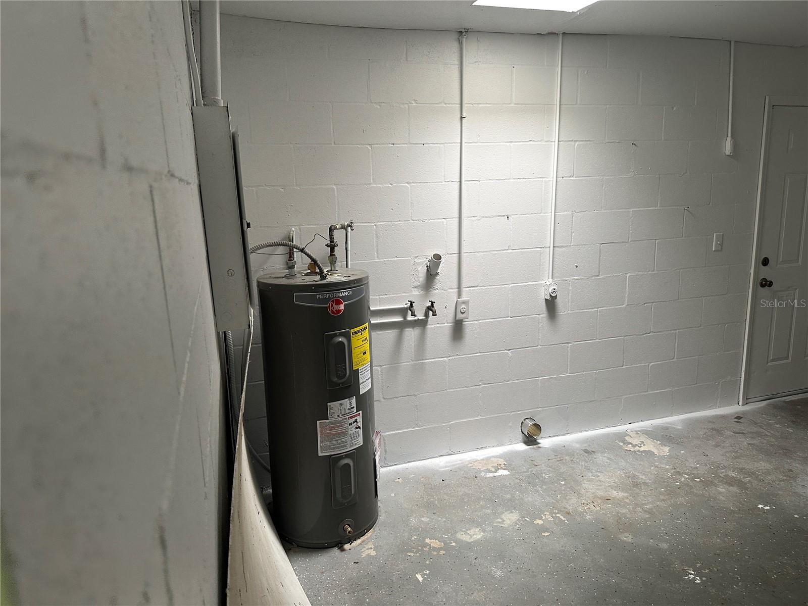 BELLEVIEW HEIGHTS ESTATE - Residential Lease