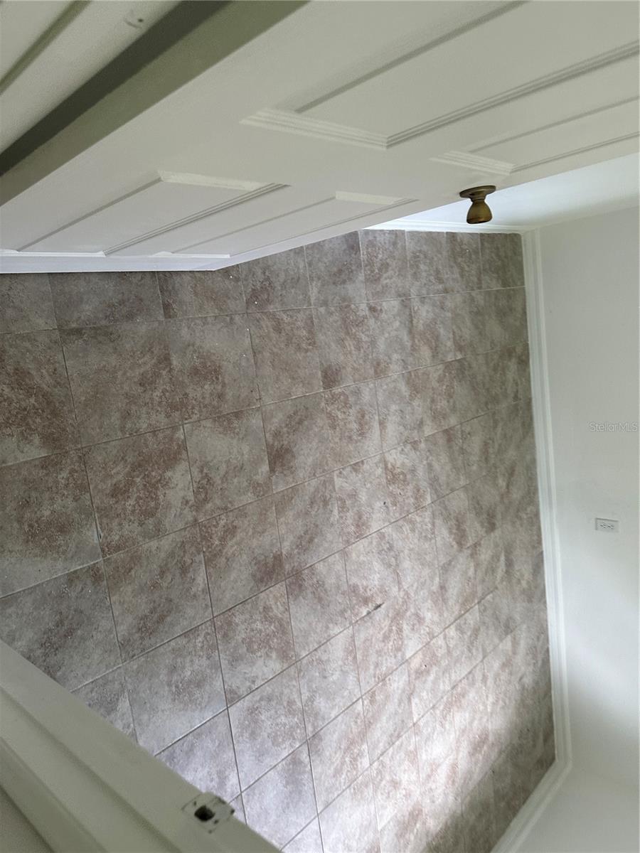 BELLEVIEW HEIGHTS ESTATE - Residential Lease