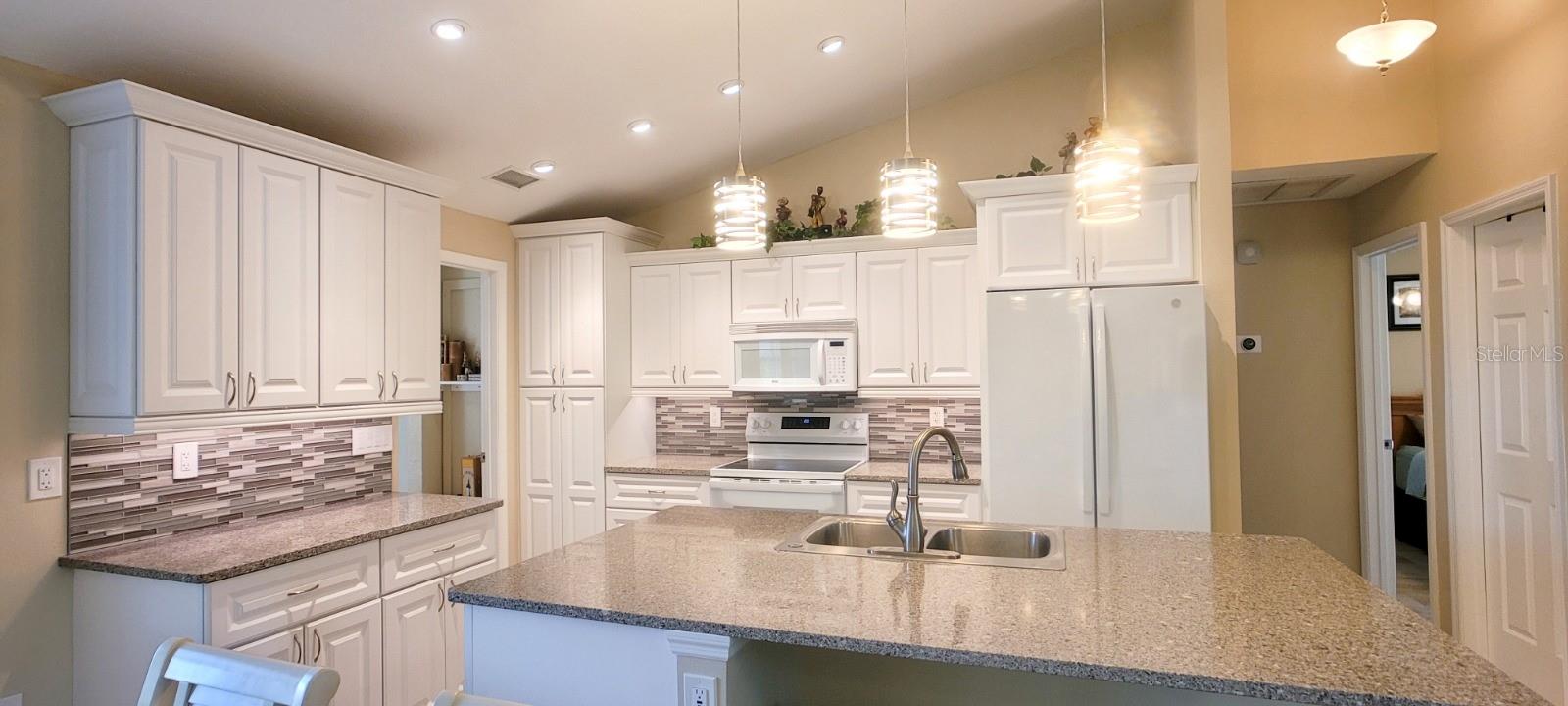 CENTRE LAKE - Residential