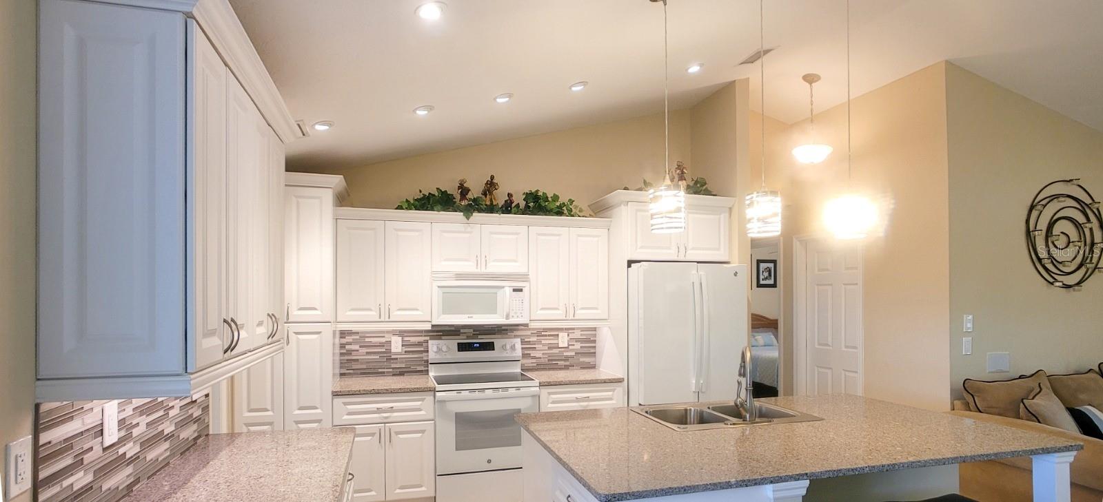 CENTRE LAKE - Residential