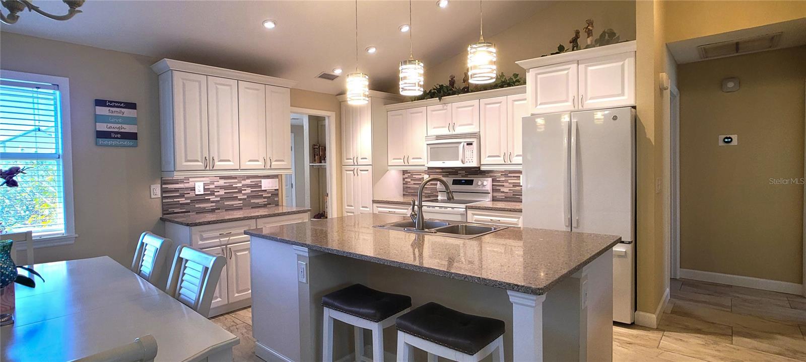 CENTRE LAKE - Residential