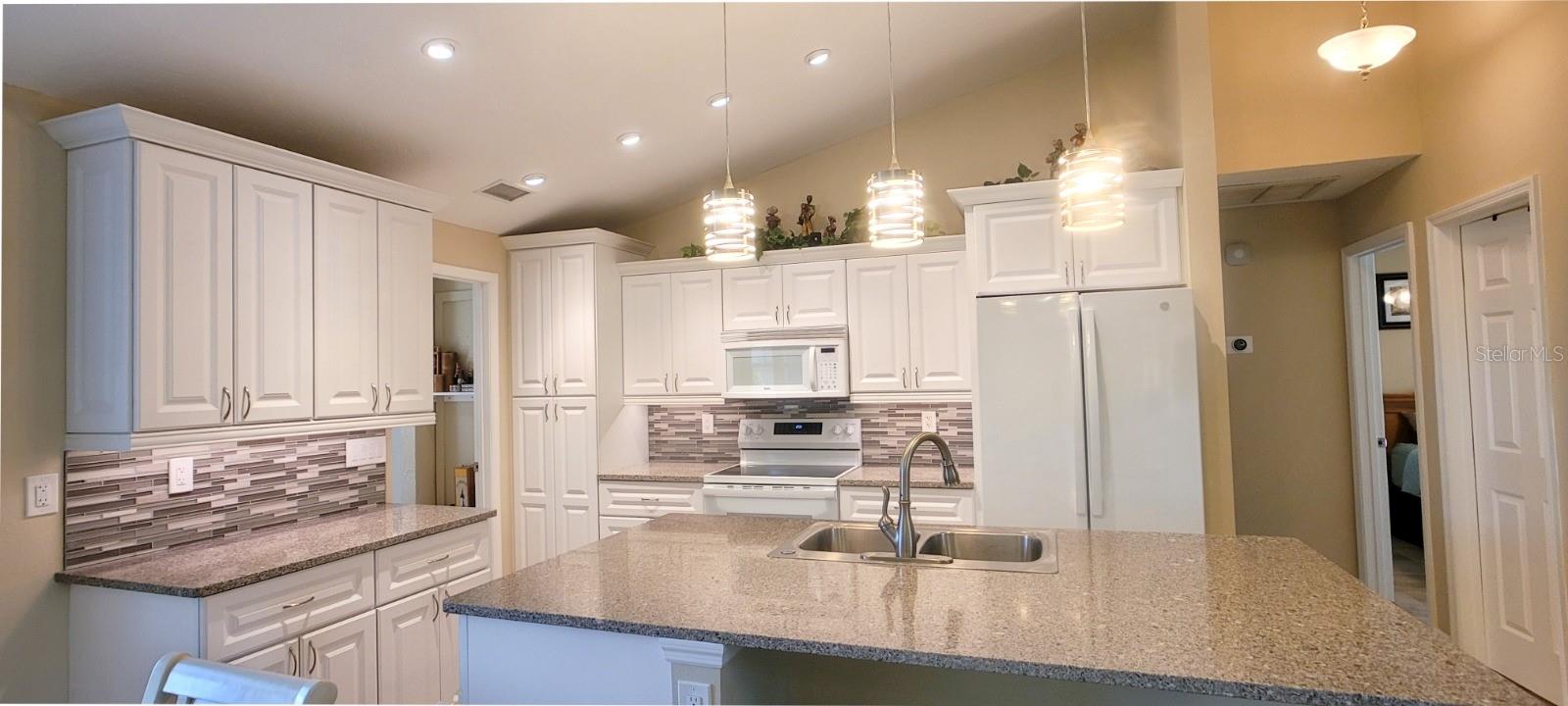 CENTRE LAKE - Residential