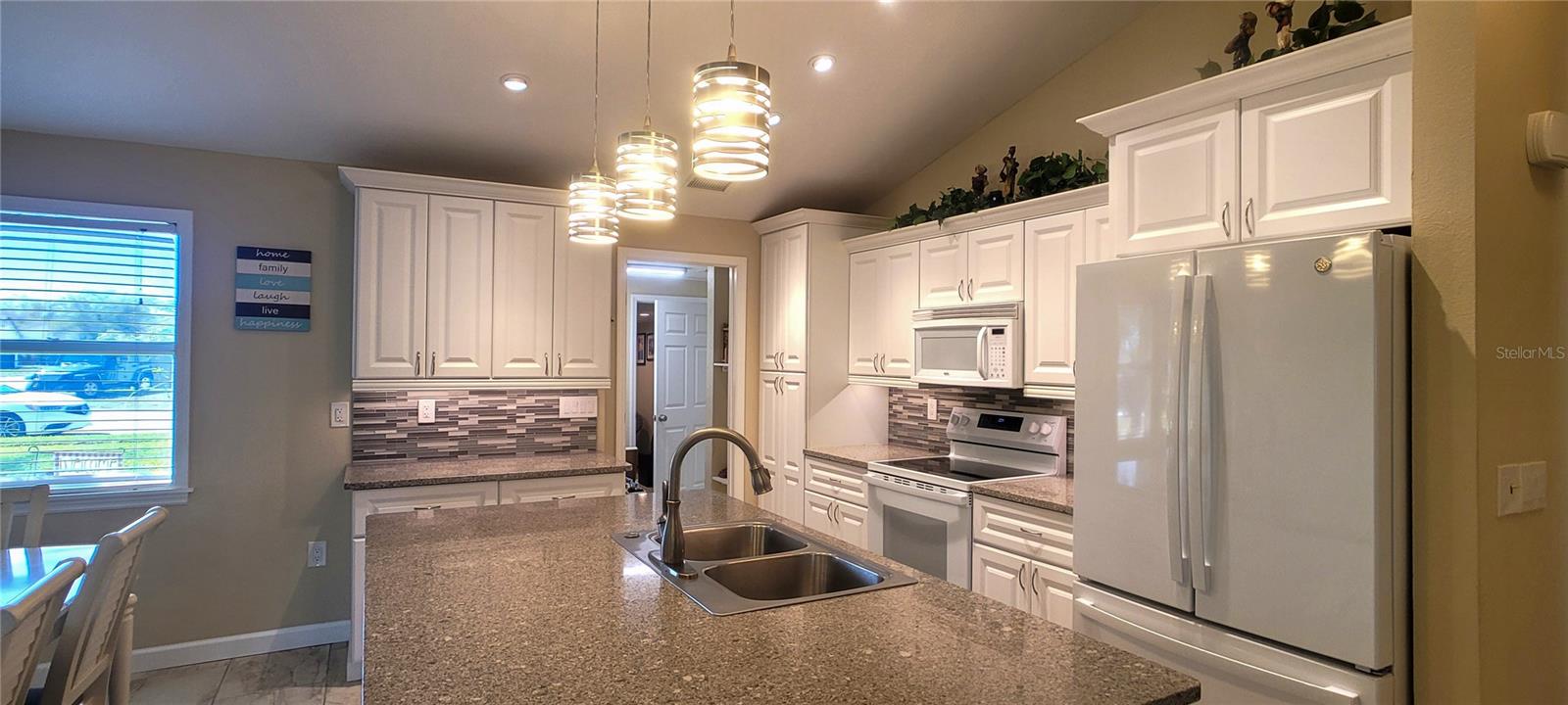 CENTRE LAKE - Residential