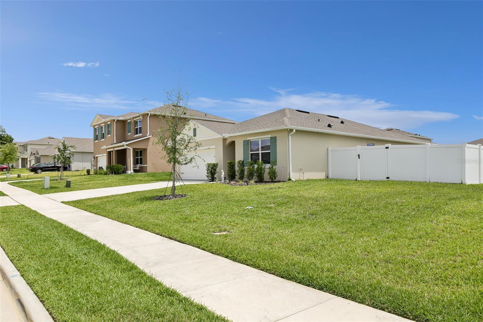 OAK POINTE - Residential
