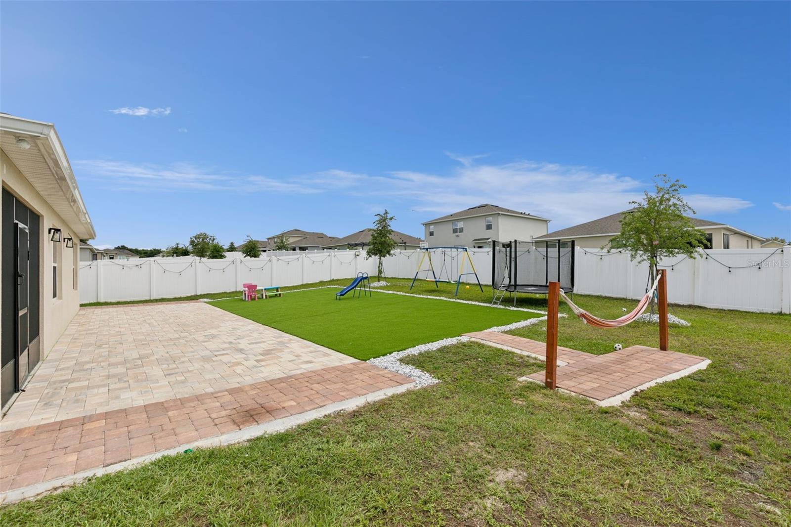 OAK POINTE - Residential
