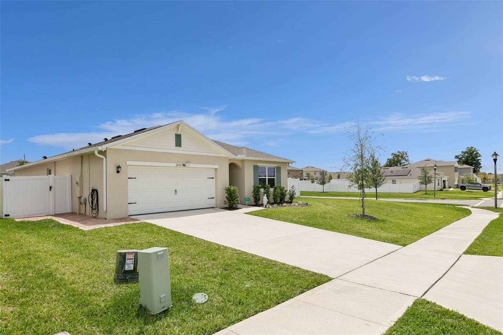 OAK POINTE - Residential