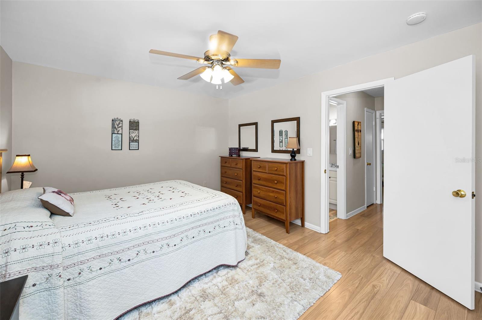 PARADISE SHORES - Residential