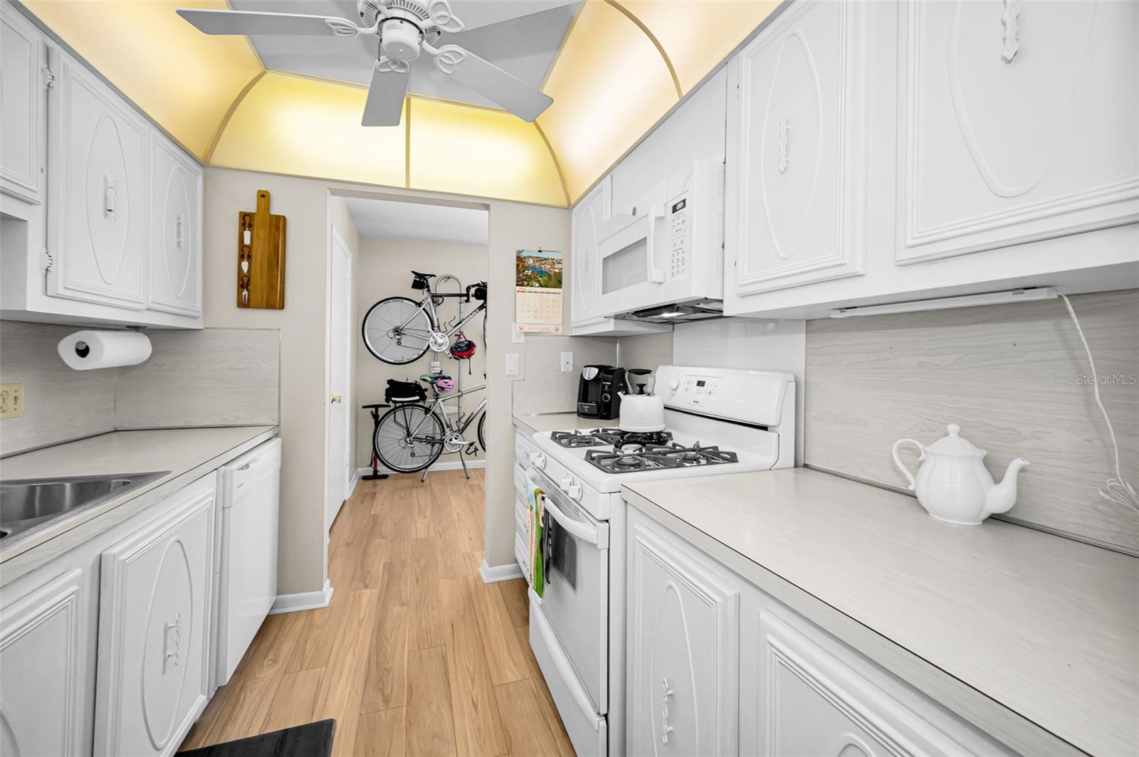 PARADISE SHORES - Residential