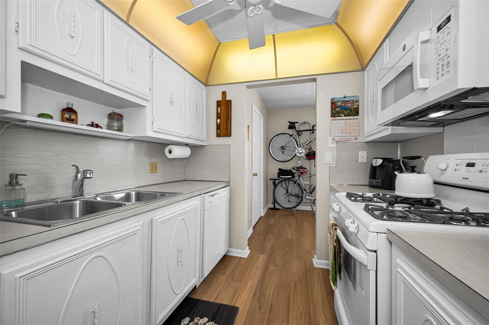 PARADISE SHORES - Residential