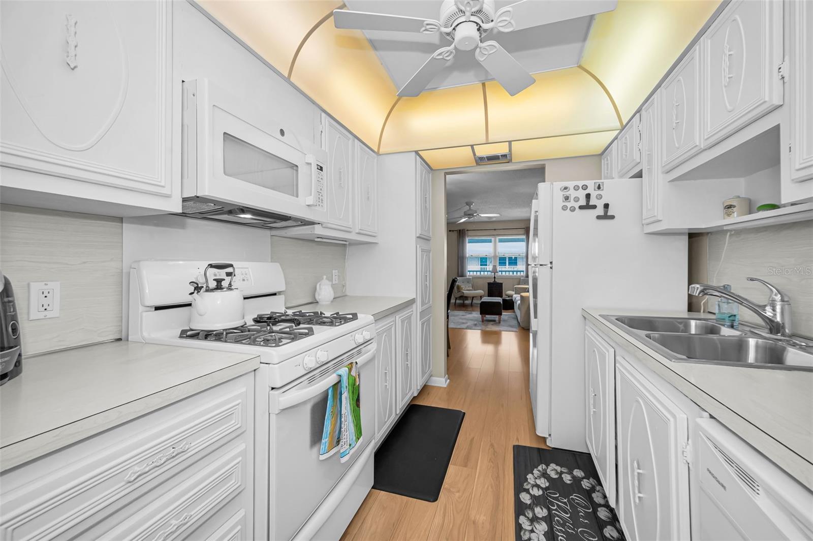 PARADISE SHORES - Residential