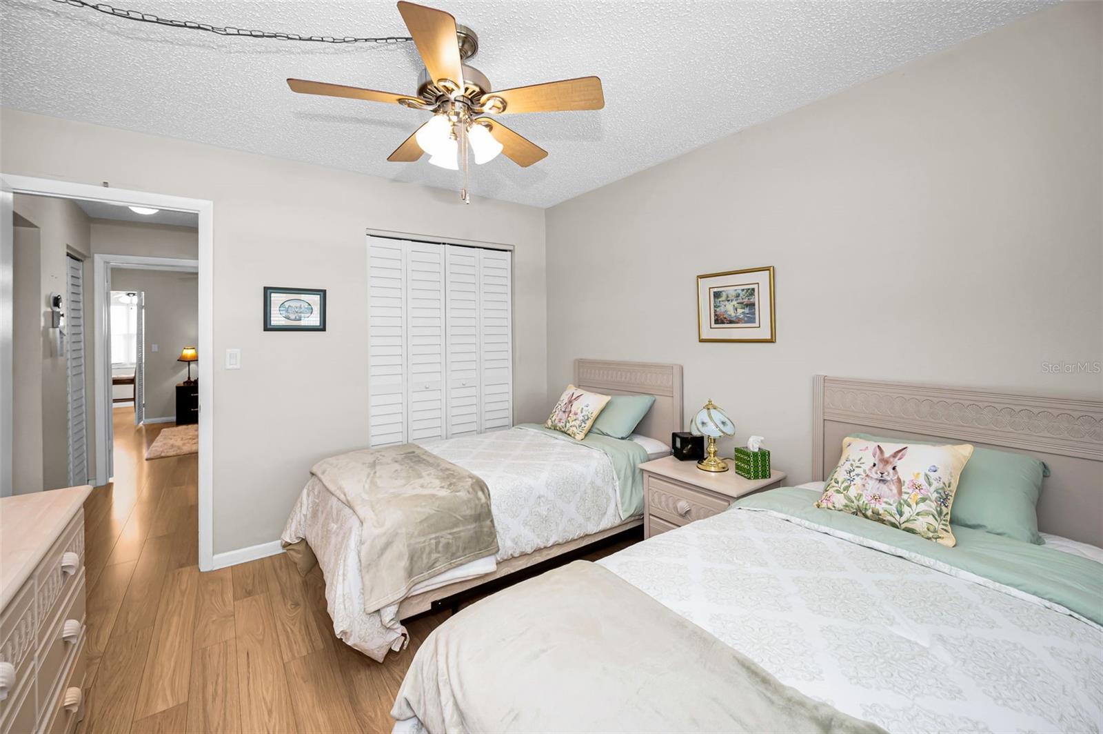 PARADISE SHORES - Residential