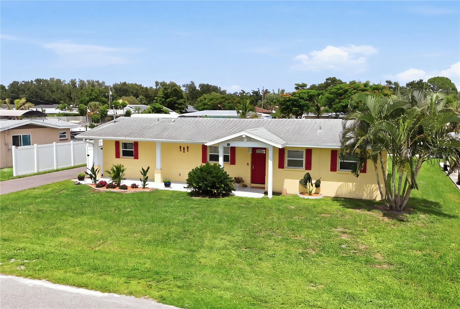 712 POINSETTIA AVENUE