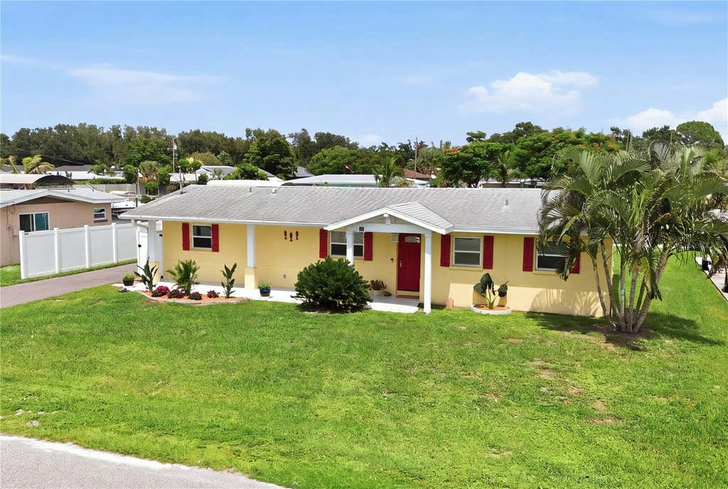 Photo of 712 Poinsettia Avenue, Ellenton, FL 34222 (MLS # A4701176)