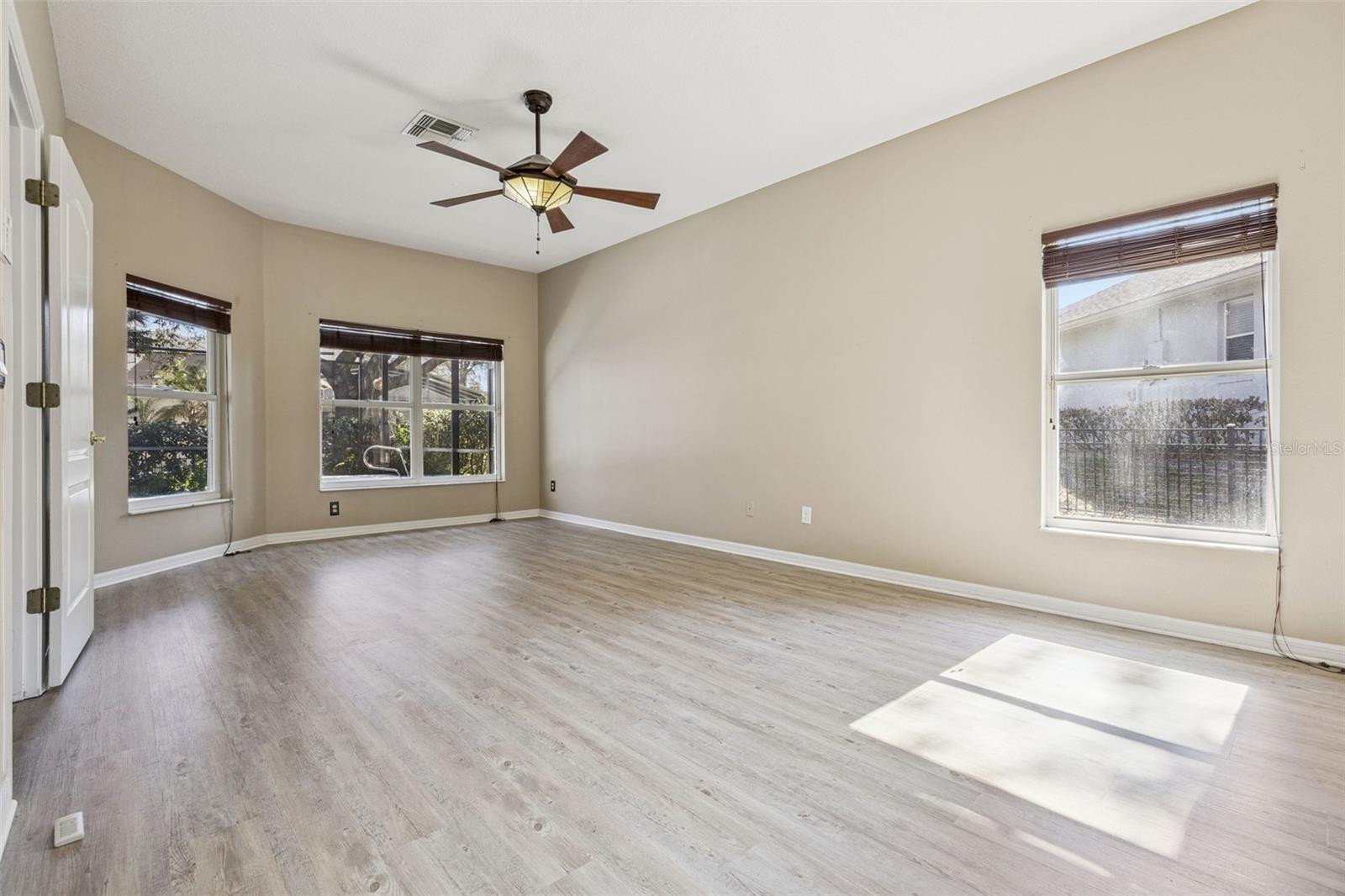 ADMIRAL POINTE - Residential