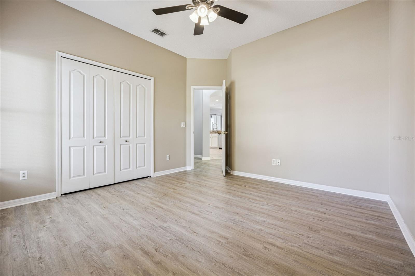 ADMIRAL POINTE - Residential