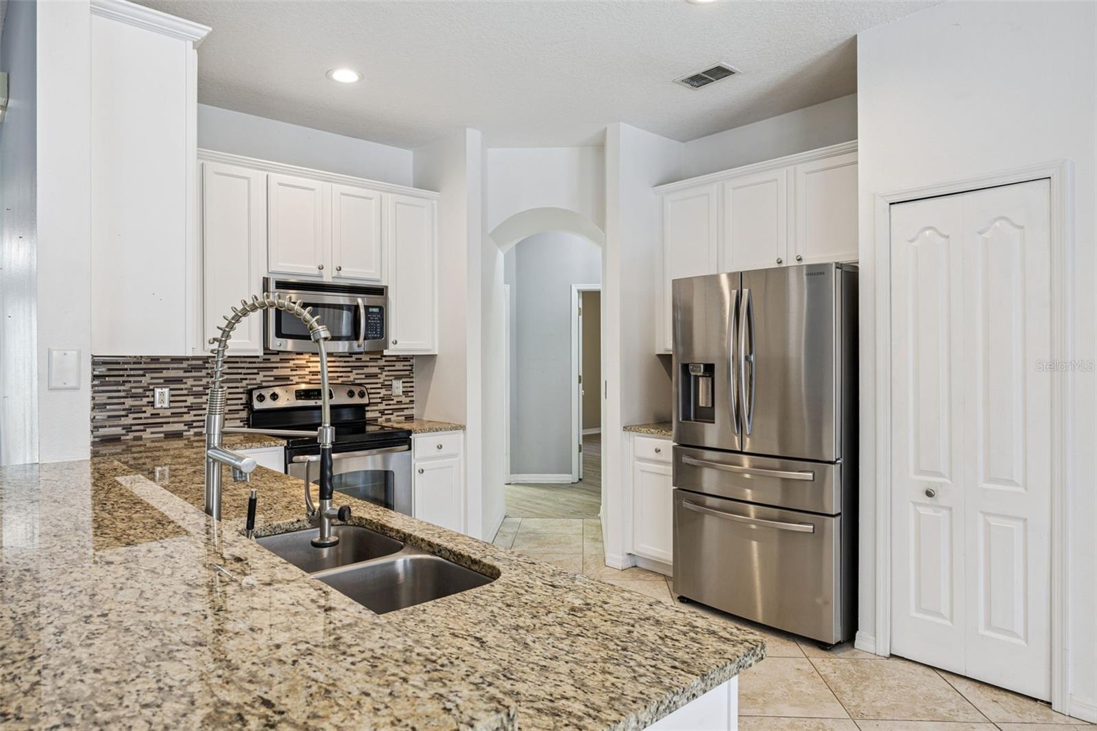 ADMIRAL POINTE - Residential