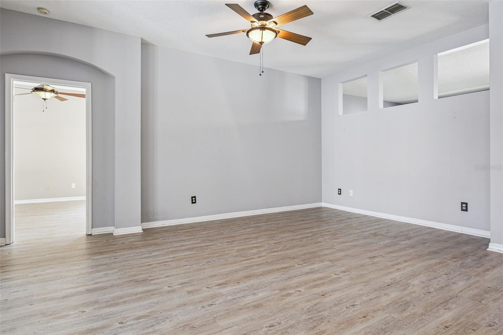 ADMIRAL POINTE - Residential