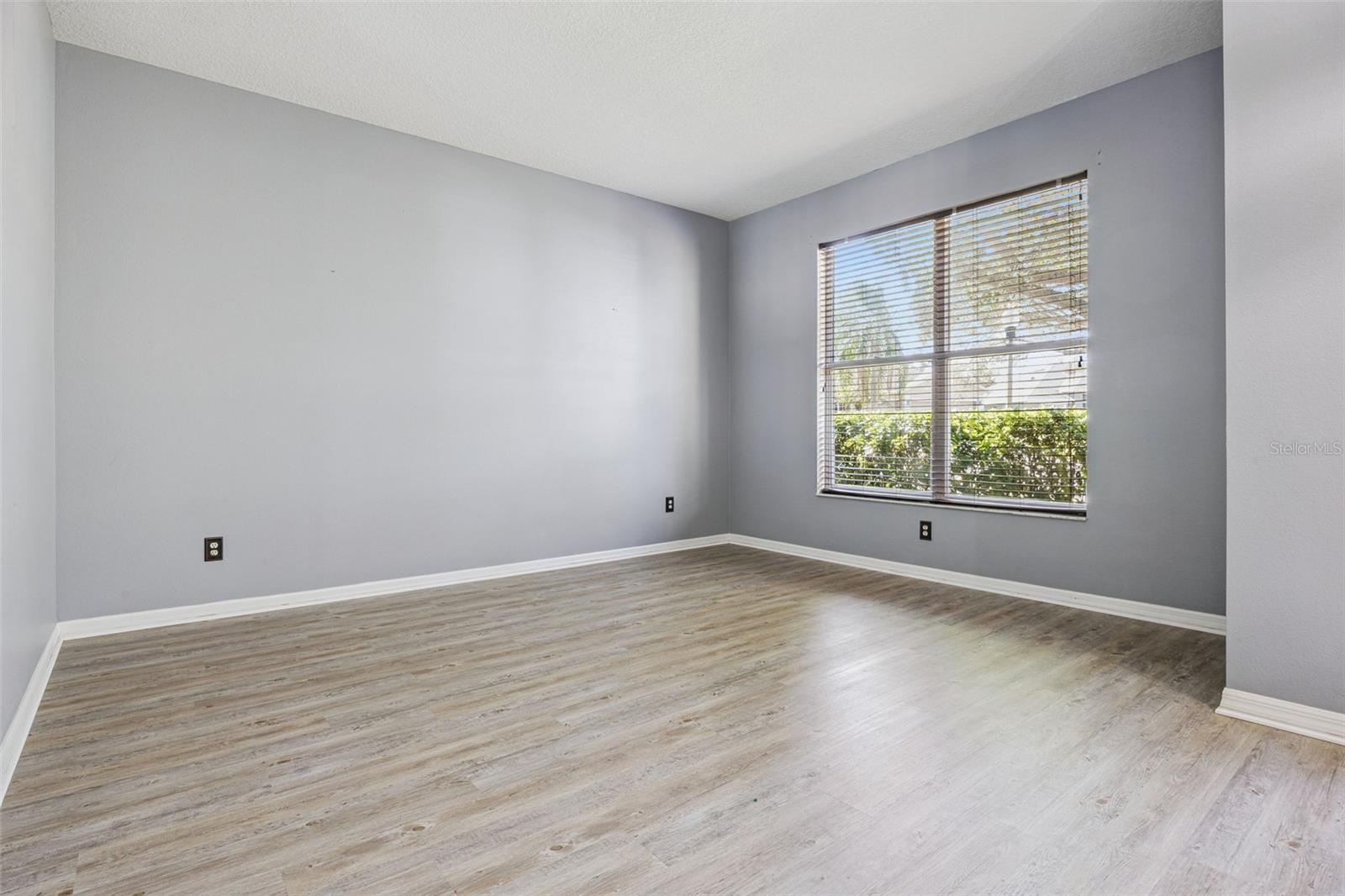 ADMIRAL POINTE - Residential