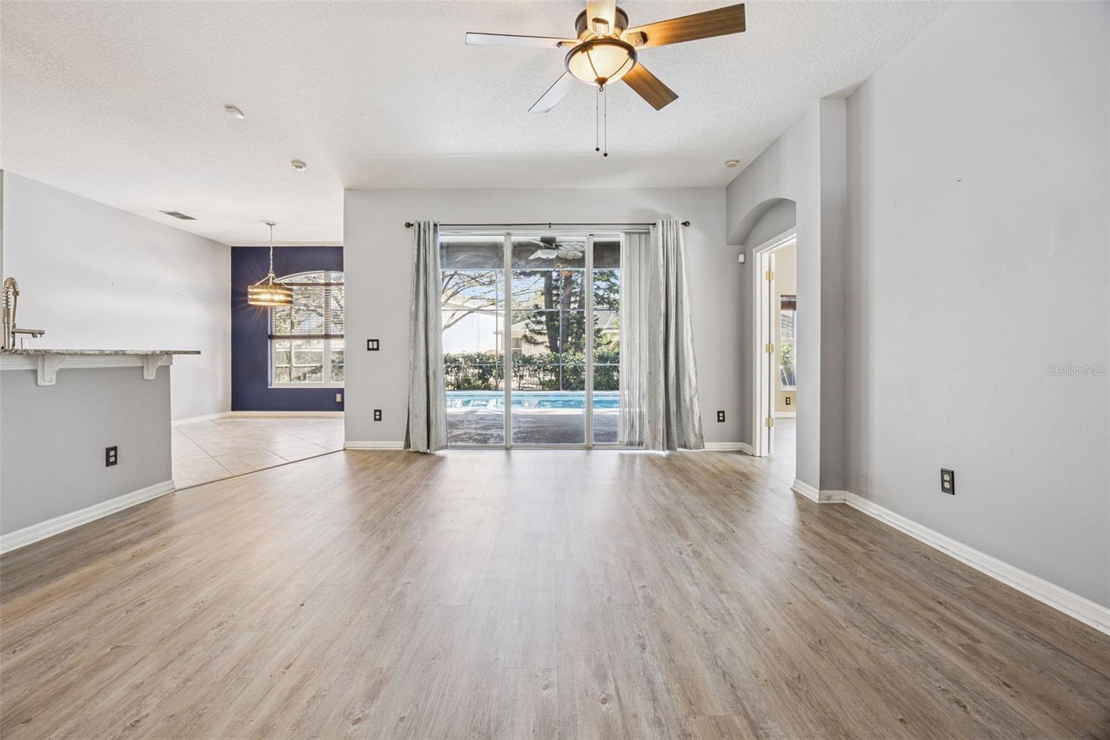 ADMIRAL POINTE - Residential