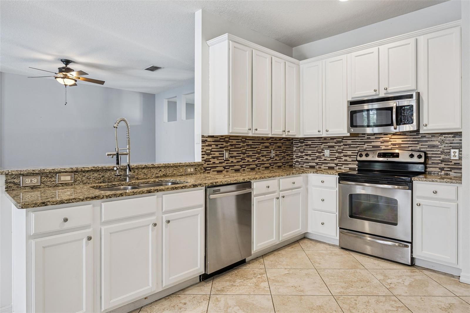 ADMIRAL POINTE - Residential