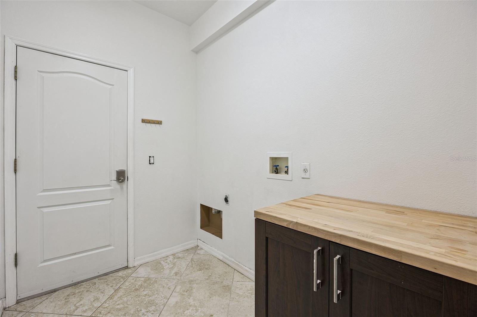 ADMIRAL POINTE - Residential