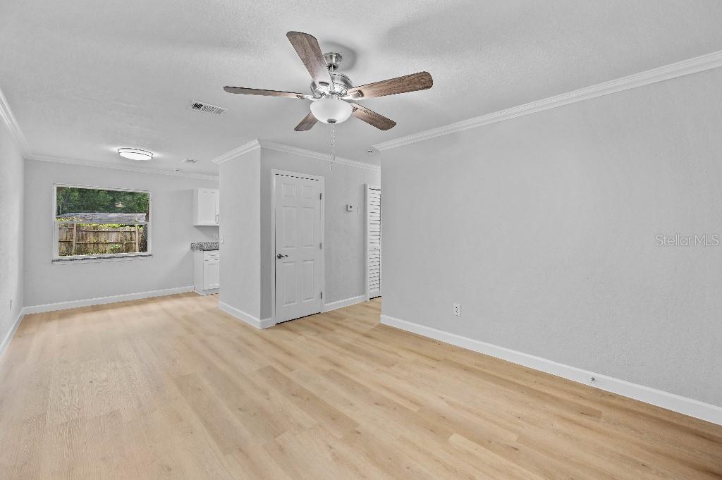 DELAND E 160 FT BLK 142 - Residential
