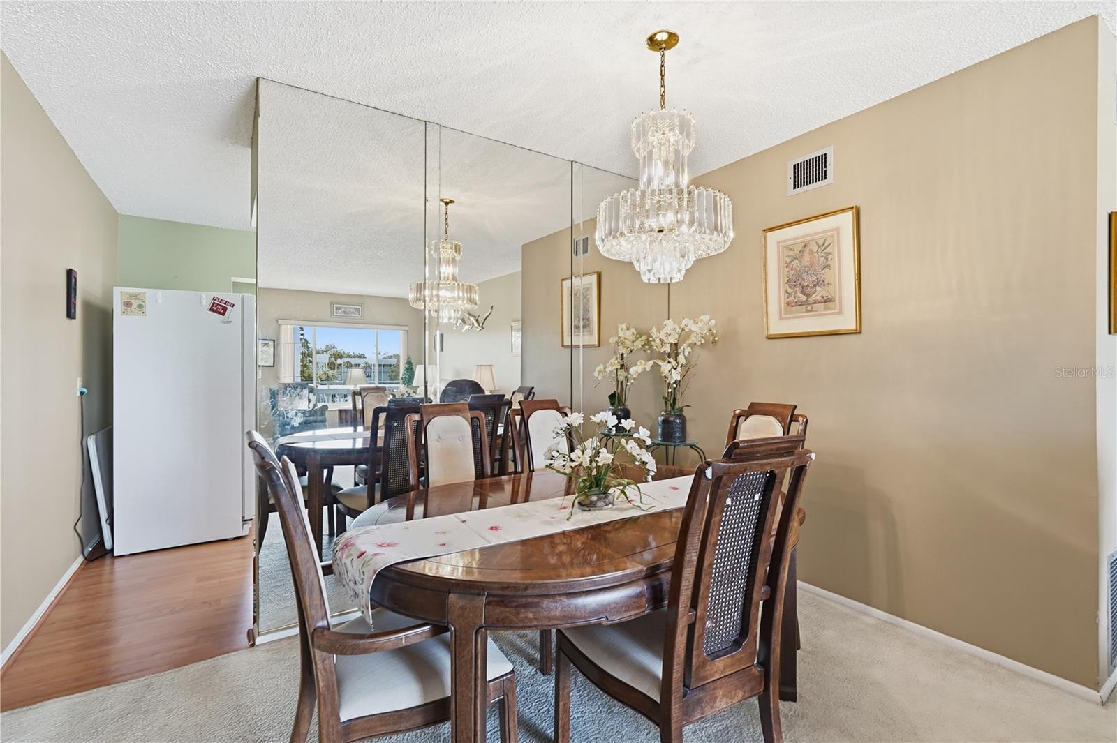 ON TOP OF THE WORLD - Residential