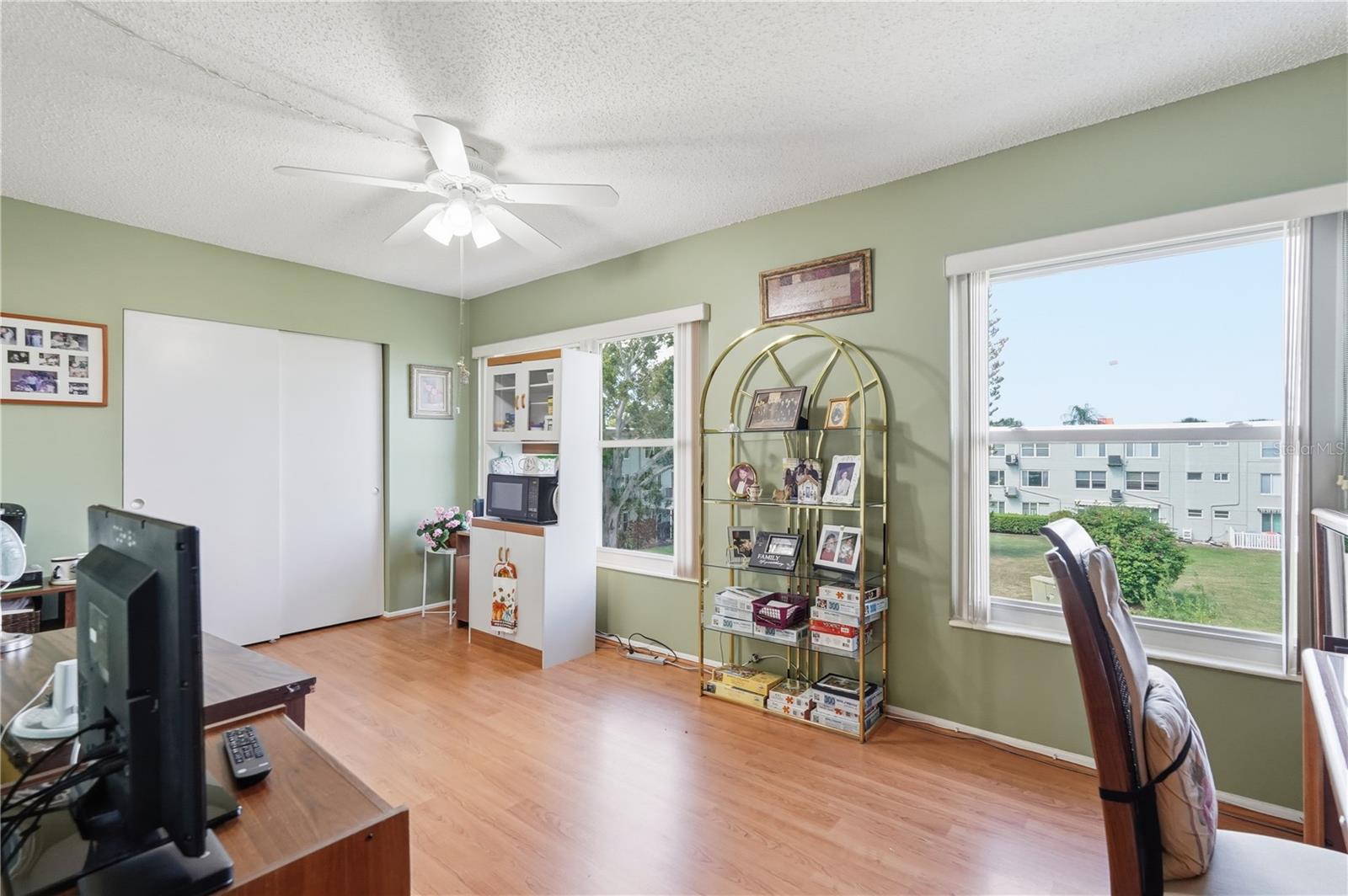 ON TOP OF THE WORLD - Residential