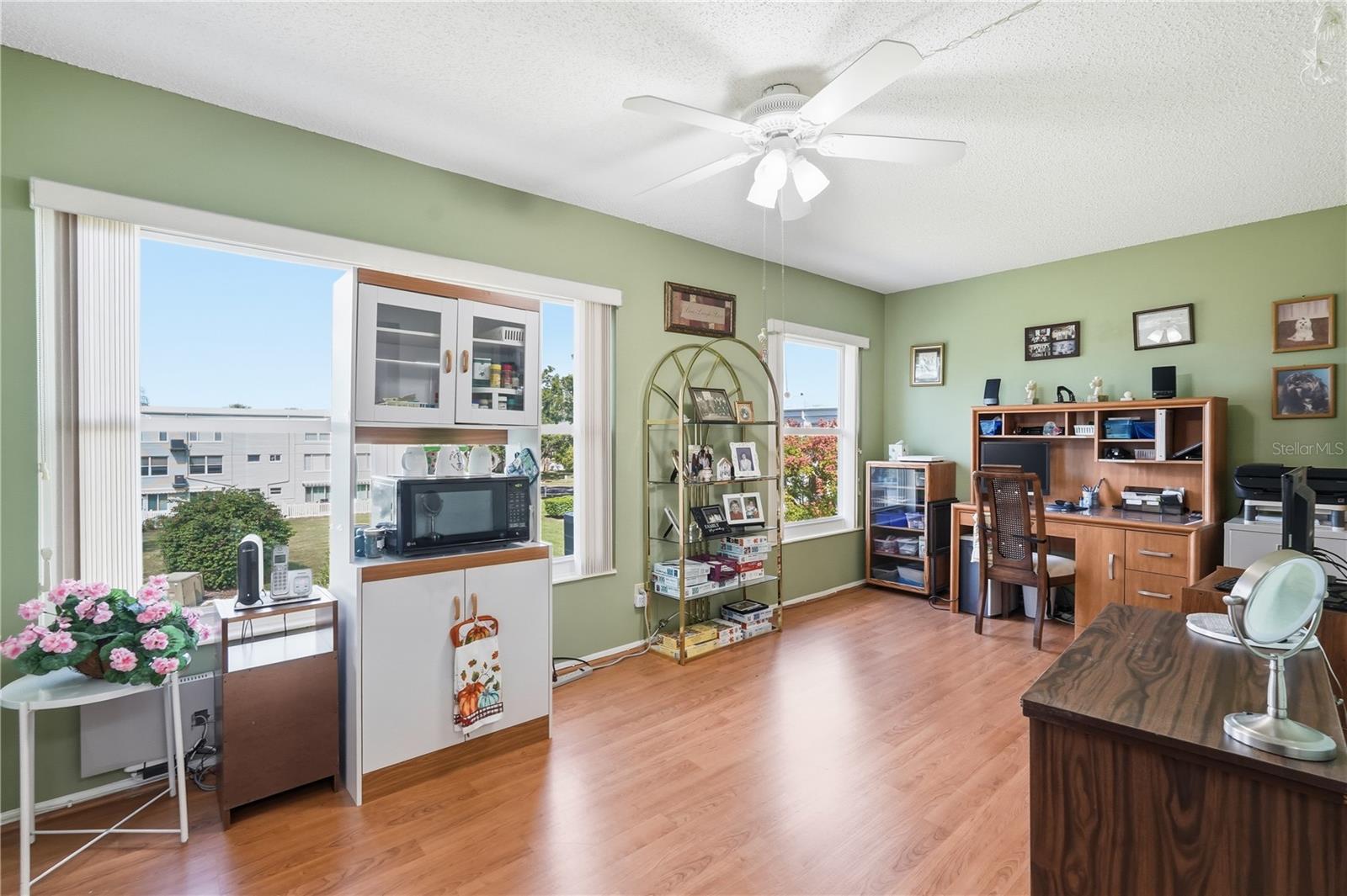 ON TOP OF THE WORLD - Residential