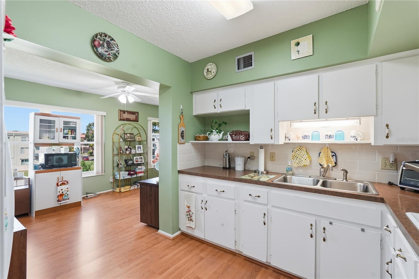 ON TOP OF THE WORLD - Residential