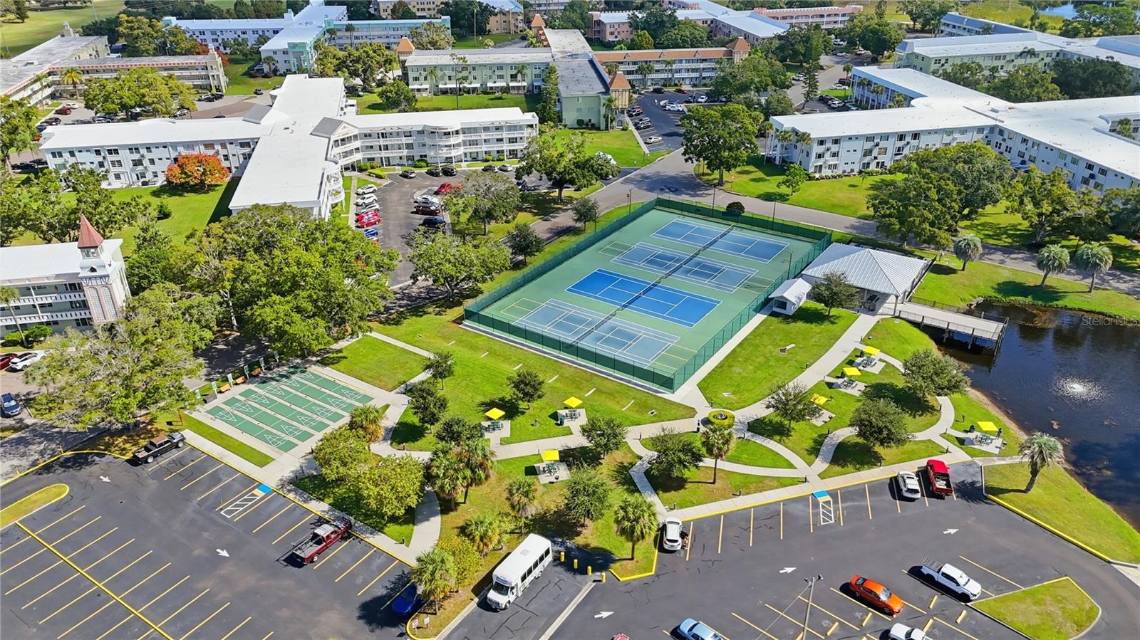 ON TOP OF THE WORLD - Residential