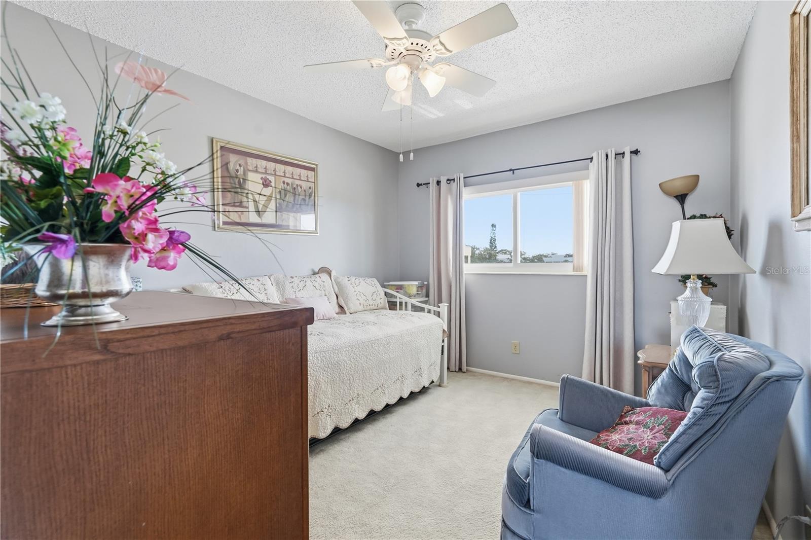 ON TOP OF THE WORLD - Residential