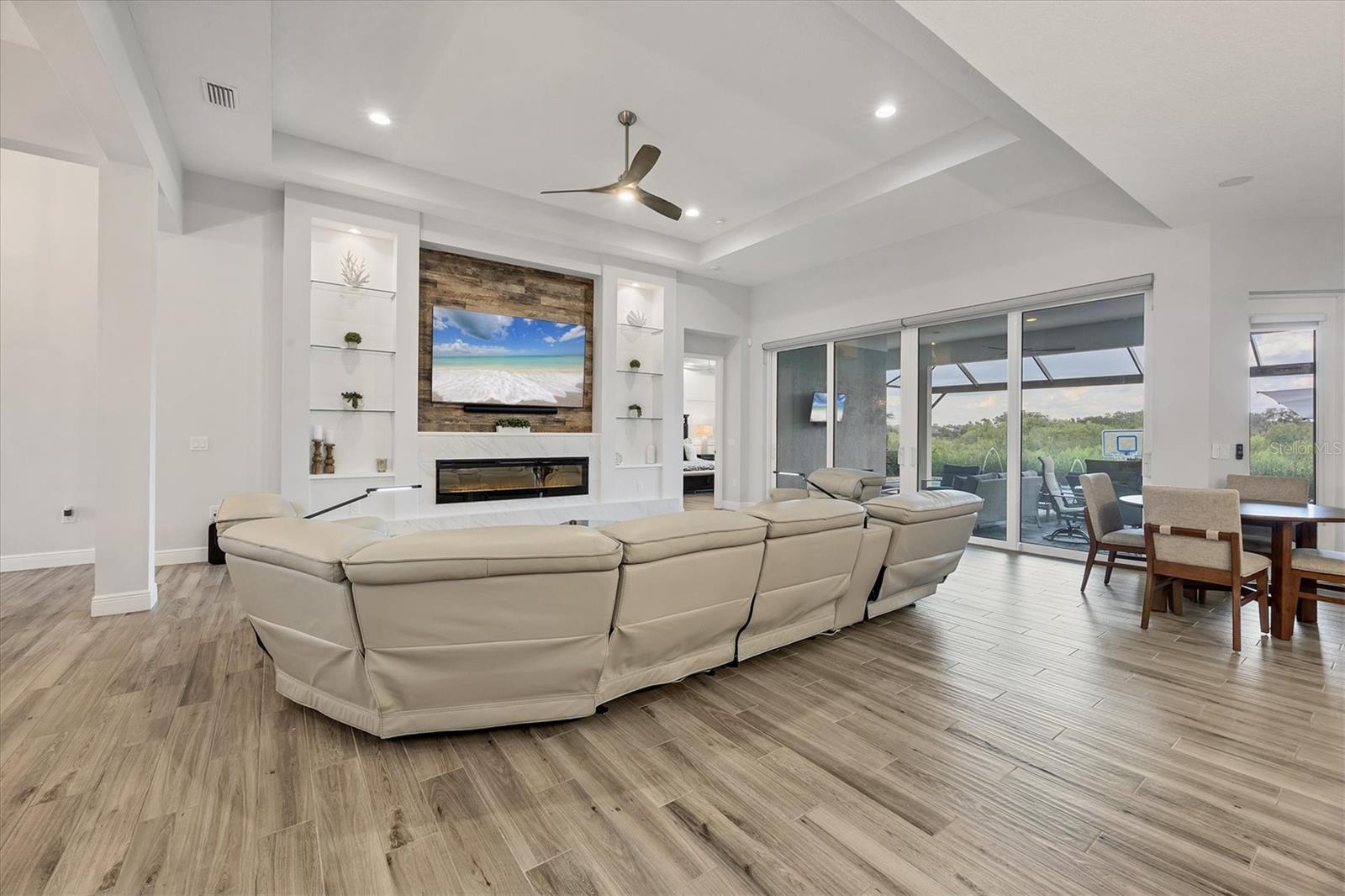 LAKEHOUSE COVE/WATERSIDE PH 1 - Residential