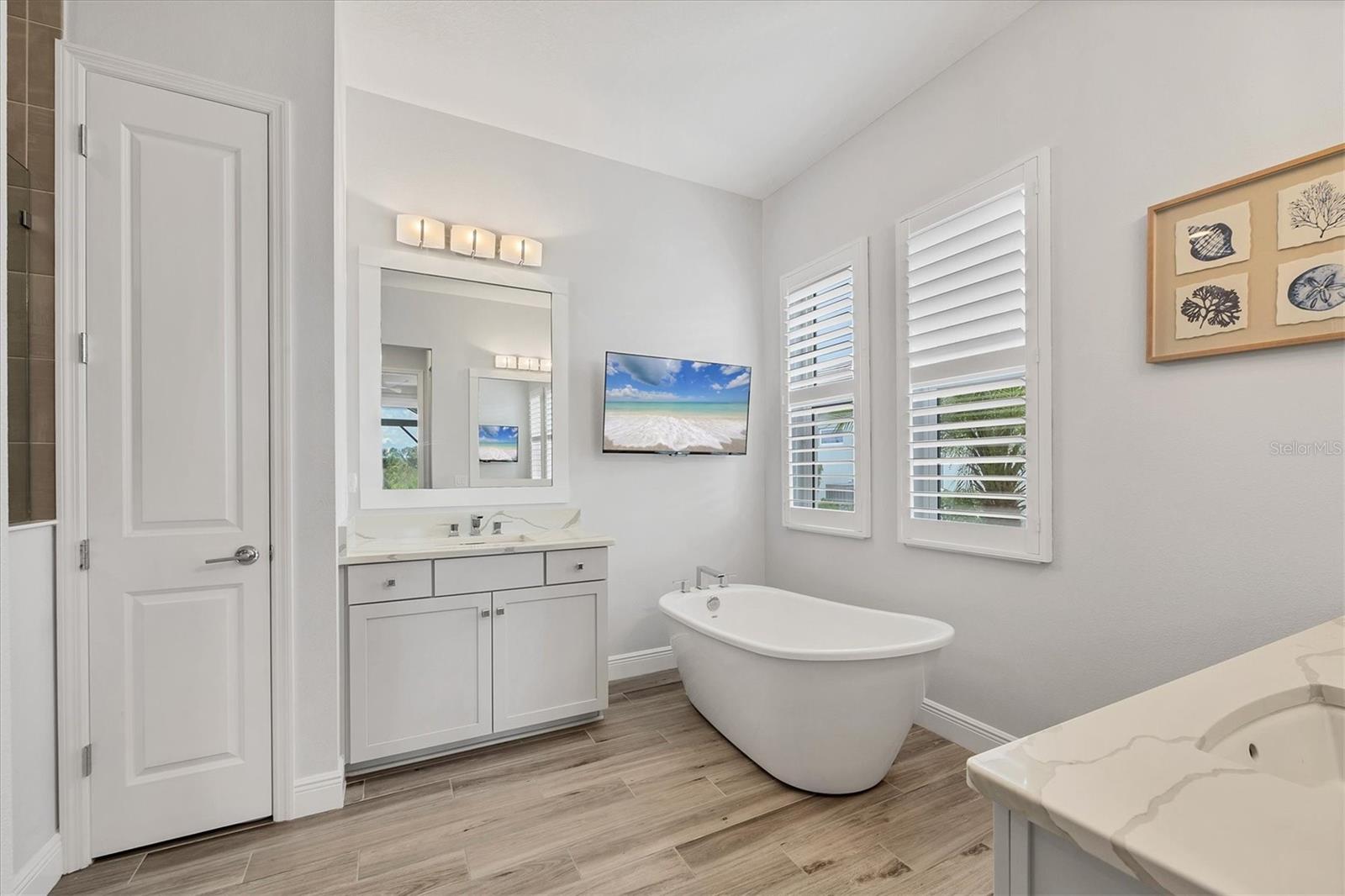 LAKEHOUSE COVE/WATERSIDE PH 1 - Residential