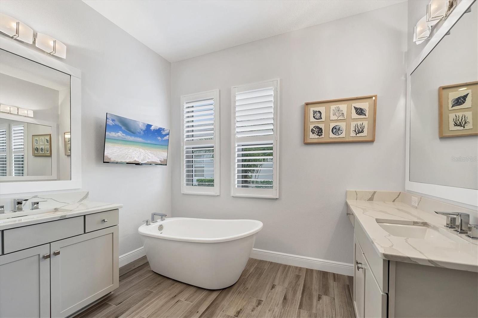 LAKEHOUSE COVE/WATERSIDE PH 1 - Residential