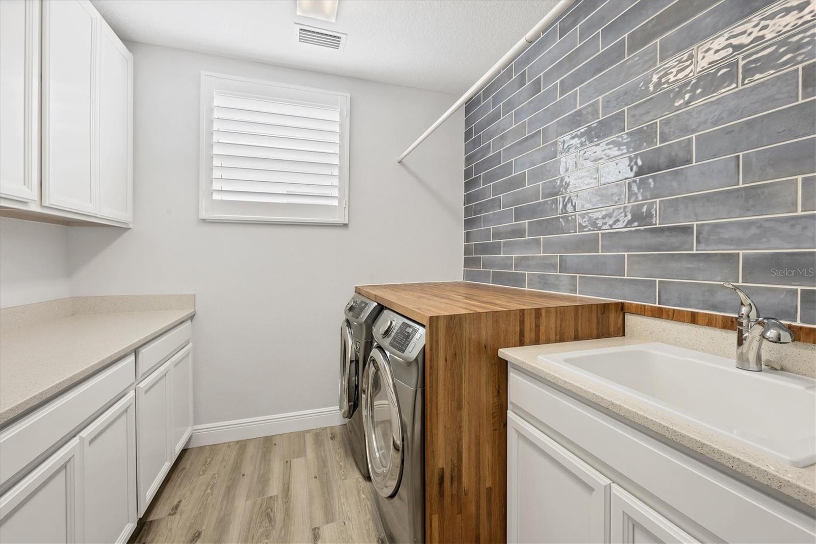 LAKEHOUSE COVE/WATERSIDE PH 1 - Residential