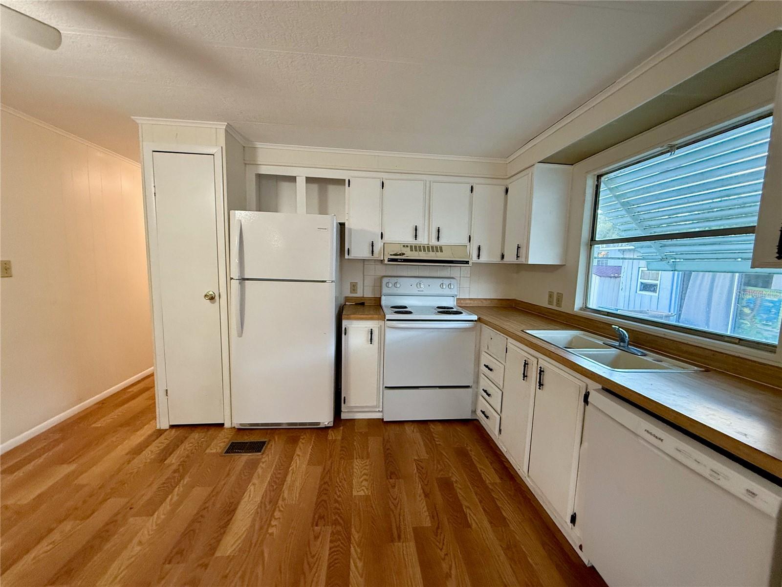 EAST LAKE HARRIS ESTATES - Residential