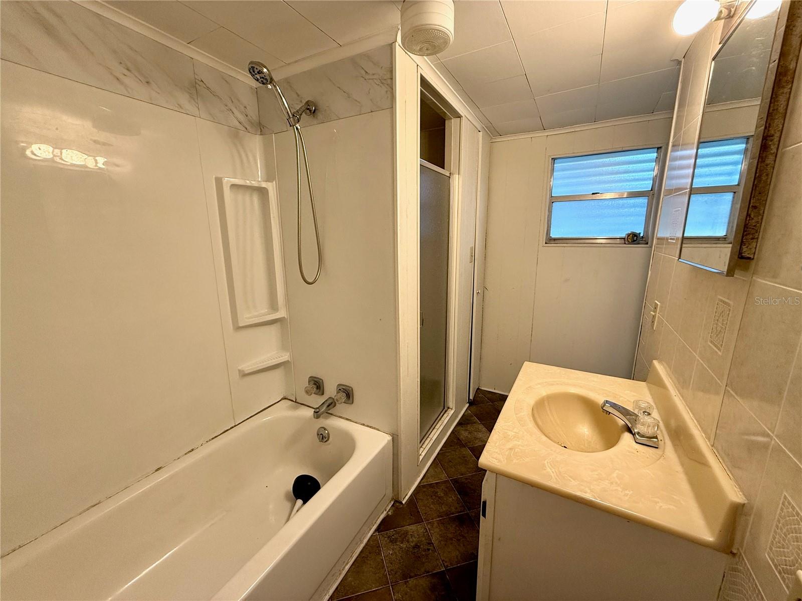 EAST LAKE HARRIS ESTATES - Residential