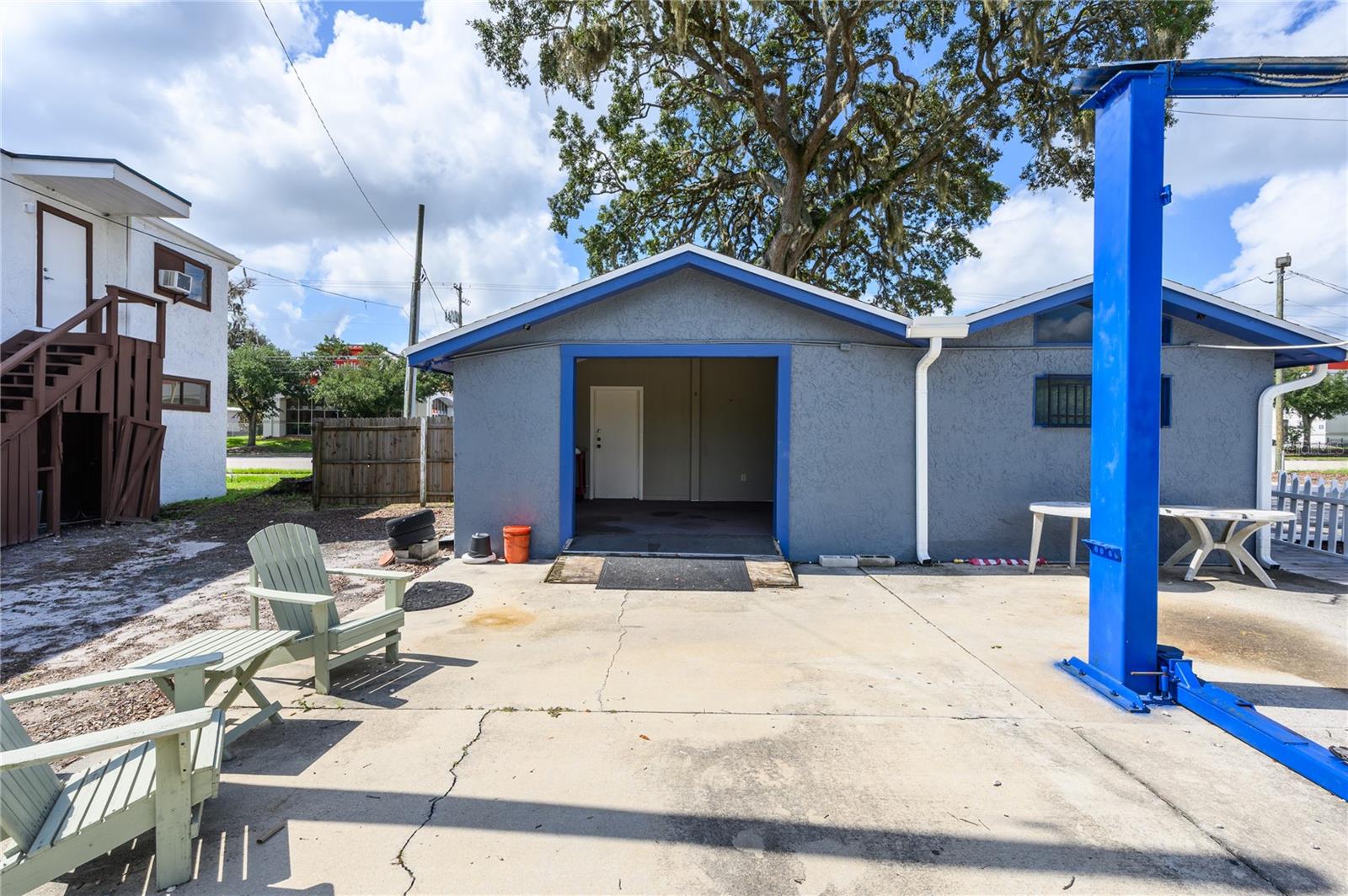 LONGWOOD - Commercial Sale