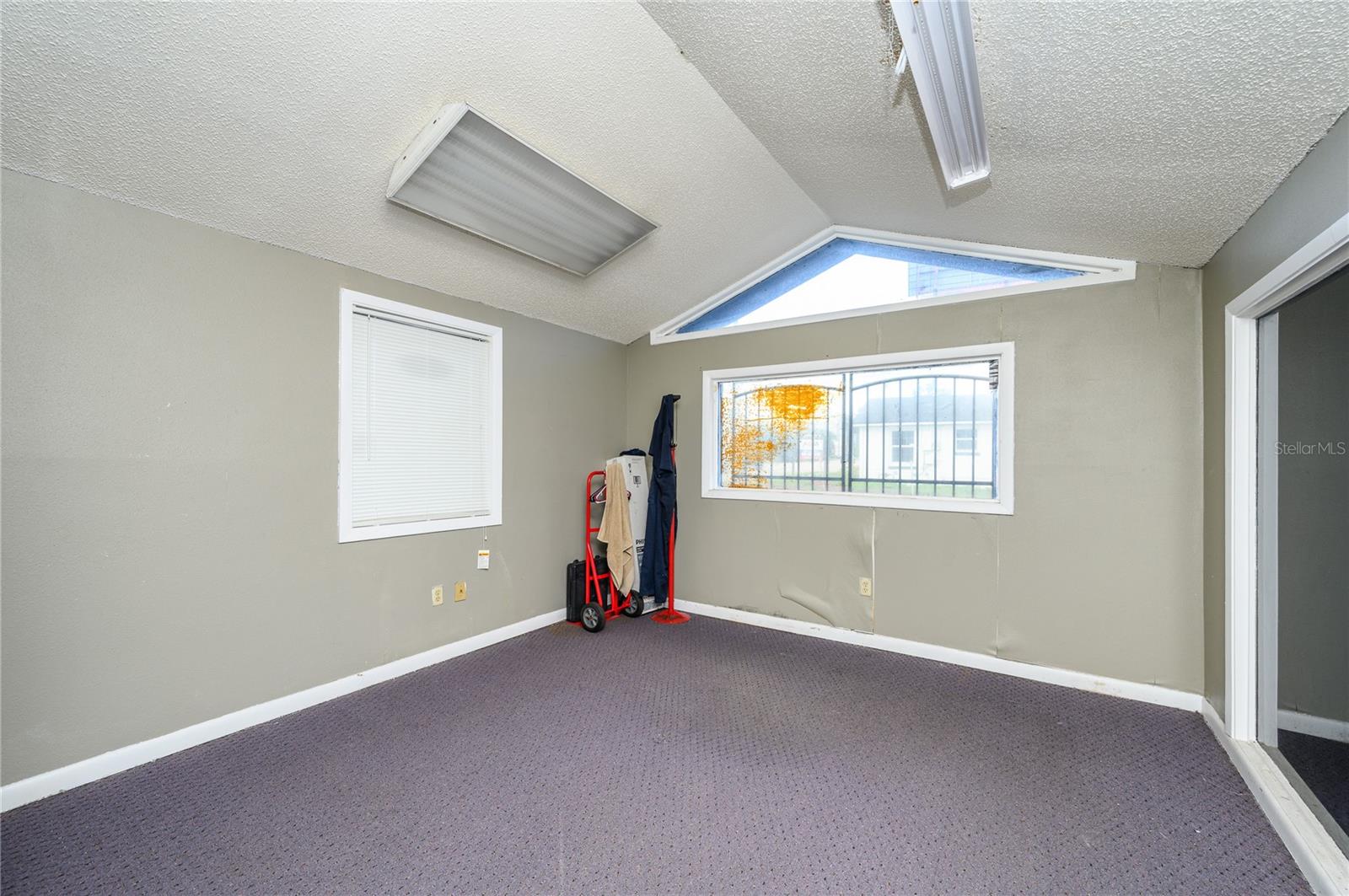 LONGWOOD - Commercial Sale