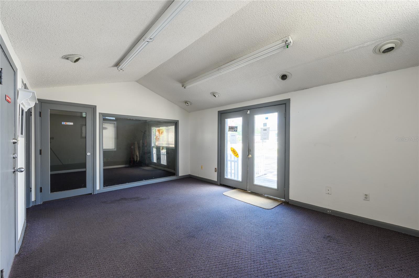 LONGWOOD - Commercial Sale