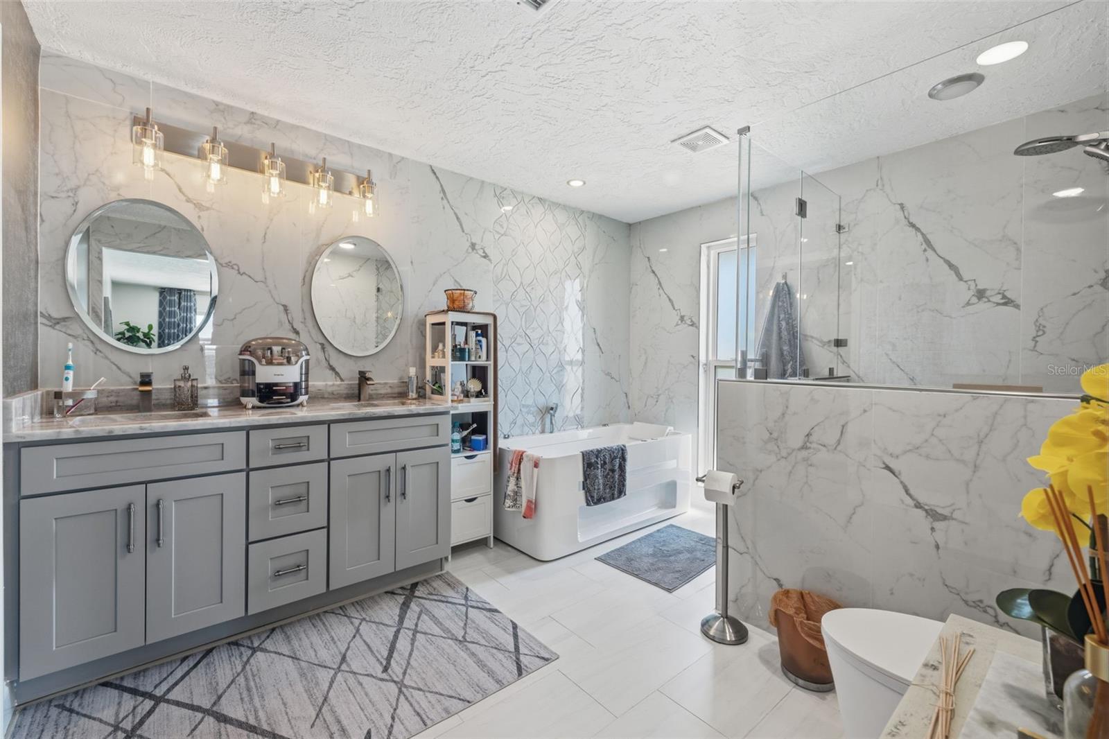 VENETIAN ISLES - Residential