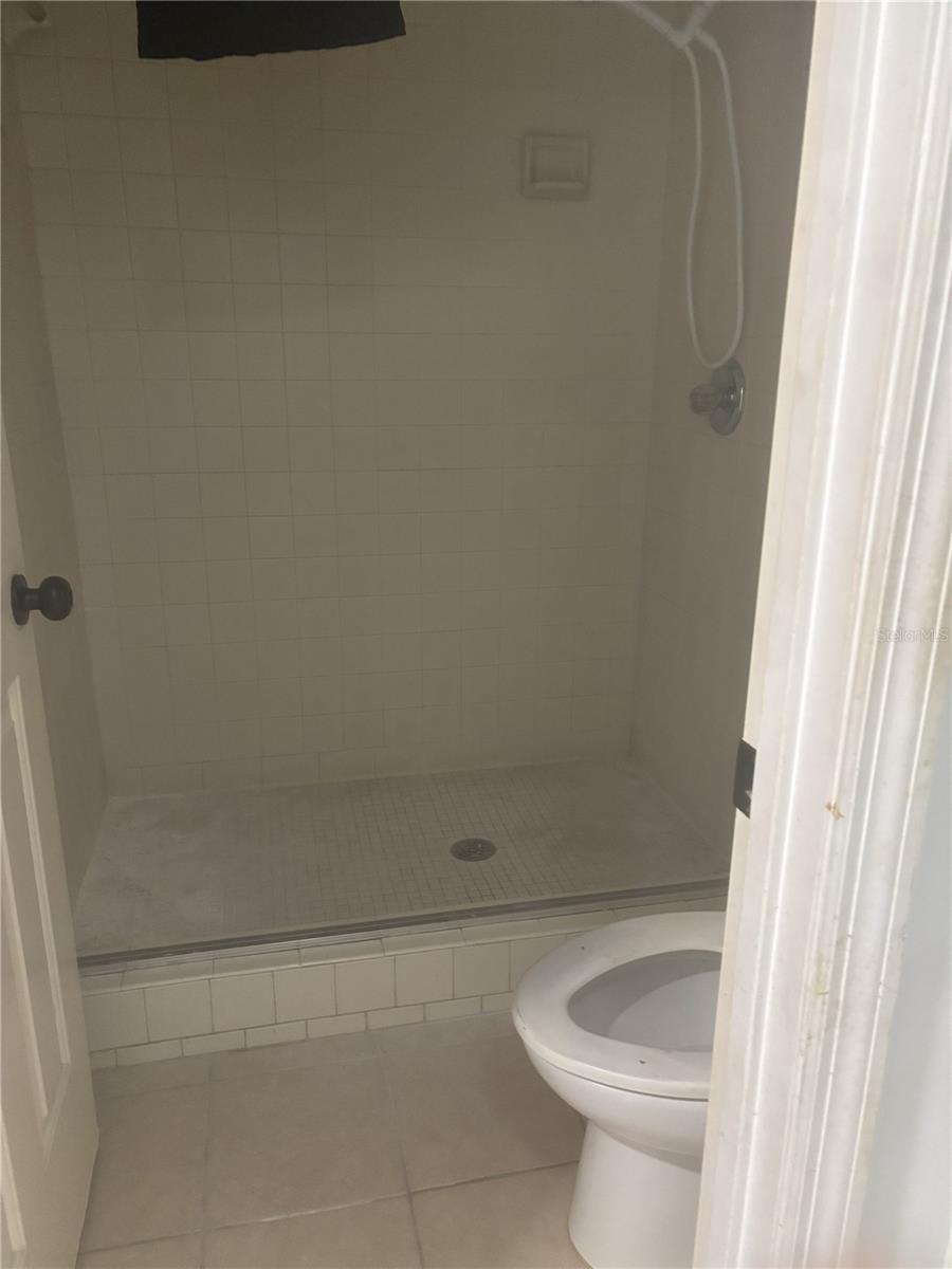 FOX MDW UN 01 BLDG 18 - Residential