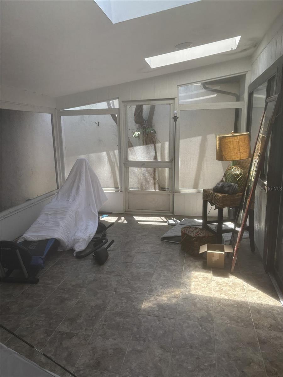 FOX MDW UN 01 BLDG 18 - Residential